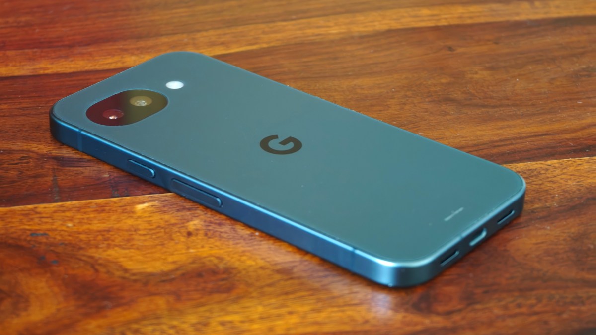 Google Pixel 10a İncelemesi: Kamera Çıkıntısı Tarih Oluyor, Ancak Yenilikler Sınırlı