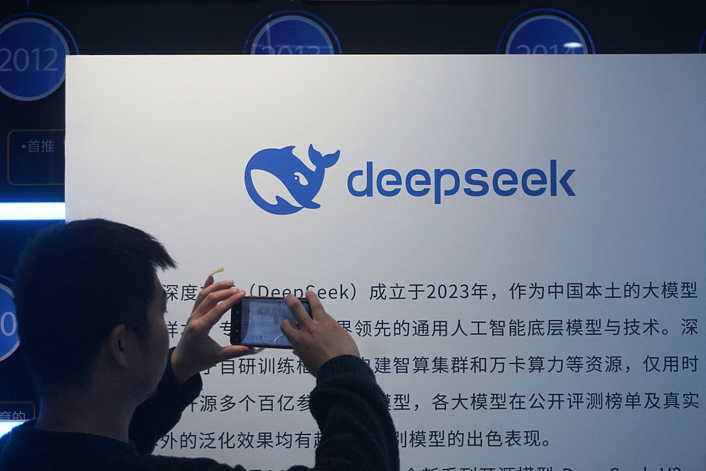 DeepSeek'in Yeni Yapay Zeka Modeli: Sınırları Zorlayan Performans
