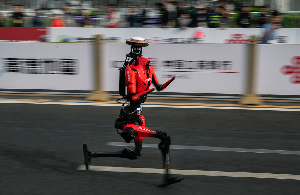 Robotlar Pistlere İndi: Pekin Yarı Maratonunda Yeni Rekor