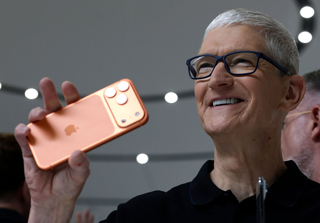 Tim Cook Dönemi Sona Ererken Apple Rekor Kırdı: Çip Krizi Kapıda mı?