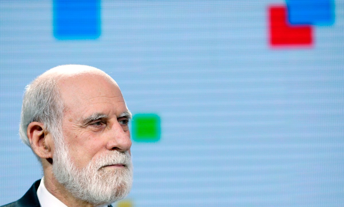 Vint Cerf’in Açık İnternette Yüzlerce AI Ajanını Yönetmek İçin Standartlaştırma Çalışması