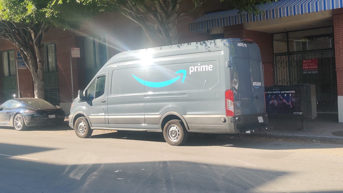Amazon'dan Satıcılara Yakıt Ek Ücreti: Küresel Enerji Krizinin E-Ticarete Etkisi