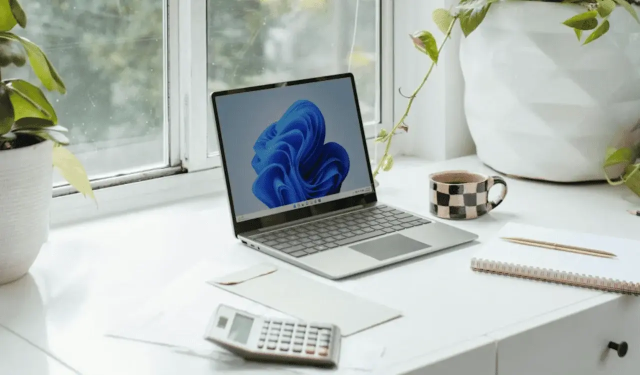 Windows 11 Önizleme Sürümünde Görev Çubuğu Konumlandırma ve Ücretsiz Pro Education Yükseltmeleri